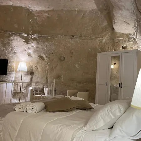 La Grotta Nei Sassi - Con Idromassaggio -